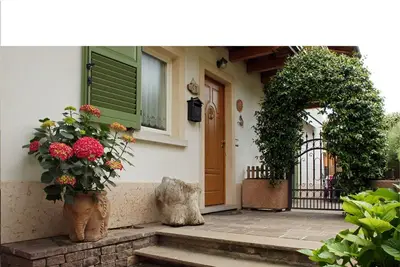 Image de House with garden in the middle of the terraced vineyards of the Cembra Valley