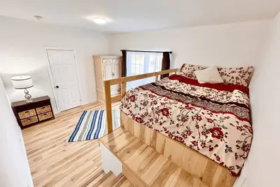 Image de Charming Apartment by the Canal and Beaches!
