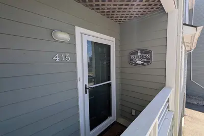 Image de Newly Renovated Pirate's Cove Condo