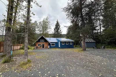 A true Alaskan home, short drive from town, relaxing and cozy in the forest.
