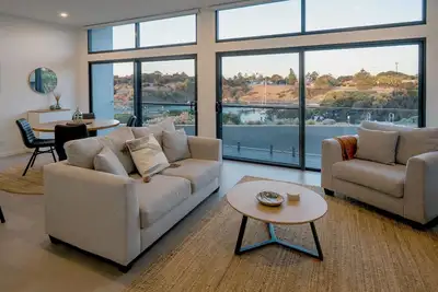 Image de Cove Landing Marina Apartment02 - The Ss James Comrie