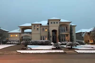 Image de Beautiful 6000 sqft home with beautiful amenities! Ideal for weddings & events