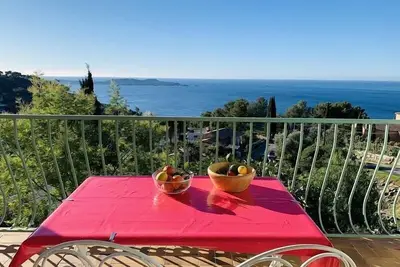 Image de \"Villa Simone\" Vue Mer 180° Calme Terrasse couverte Jardin.