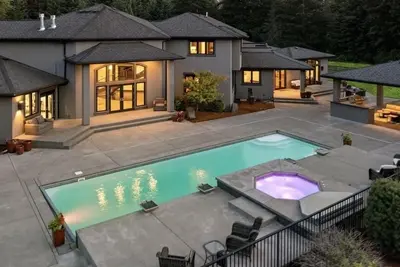 Image de 5th Hole Luxury Gated House on golf course green with Pool and Ping Pong