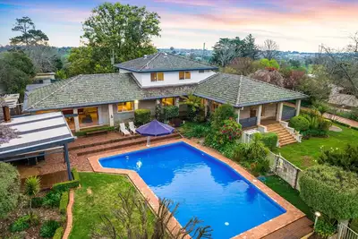 Image de Ultimate Orange | 17 ppl | Central | Perfect for multiple families | Pool!