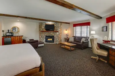 Image de Theme Suite with Fireplace & Dry Bar! Stoney Creek Peoria, Pool