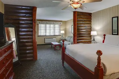 Image de Extended Stay Queen Suite Cottage! Kitchenette, Balcony or Patio