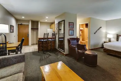 Image de Theme Suite w Kitchenette & Dry Bar! Stoney Creek Peoria | 2 Units