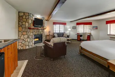 Image de Theme Suite w/ Fireplace & Dry Bar! Stoney Creek Peoria | 2 Units