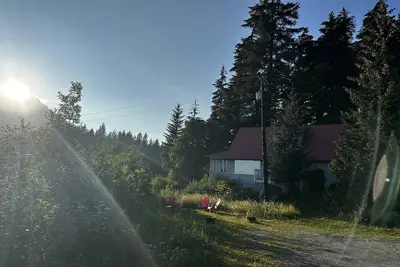 Alpenglow Inn - Entire Home with stunning view.