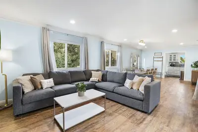 Image de Family Haven: Sports court/ Game Room/ King Beds