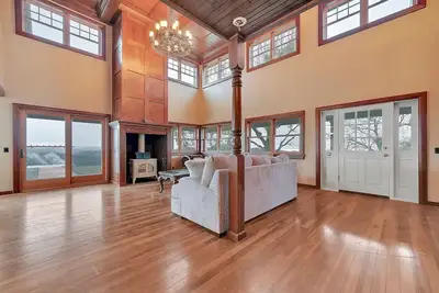 Image de Secluded retreat with views, close to skiing, wine tasting & historic gold towns