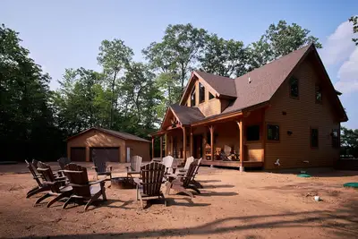 Image de Eagles Bluff - 3 Br Lakefront Cabin on 20 acres