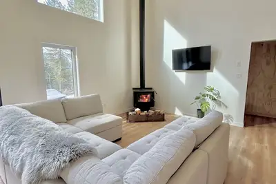 Image de Modern Mountain Chalet Golden, Bc