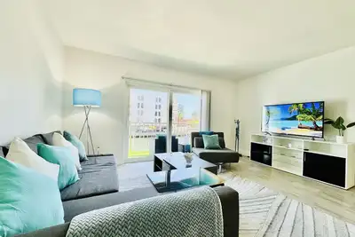 Image de Coastal Charm: Waterfront, Free Parking, walk to the beach