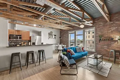 Image de Intimate 2bd with Unique Style in the heart of Fw