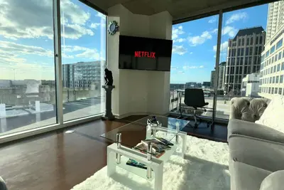 Image de 2br Relaxing High-Rise Atl Condo -King Bed & Free Parking! Balcony w/ City View!