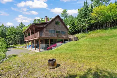 Image de Whippoorwill - Wooded location, hot tub, close to downtown Oquossoc