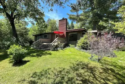 Image de AuSableRiverCottage-2Bed2Bath\nKayakers & Fishermen Weldome! Sleeps 6