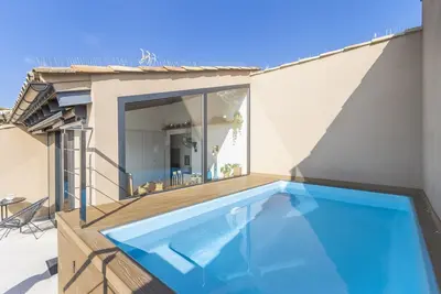 Appartement 'Cal Comorera' avec piscine privée, Wi-Fi et climatisation