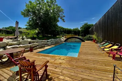 Image de Studio 'La Salamandre Enchantée' avec piscine partagée, terrasse privée et Wi-Fi