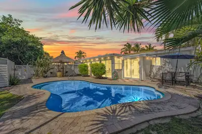 Image de New! Oakland Haven W/heated pool & TikiHut.