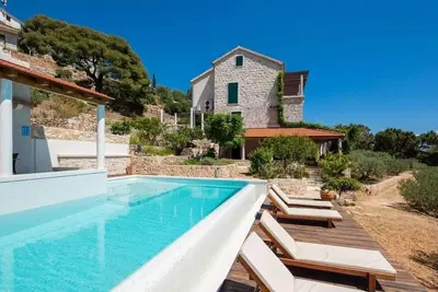 Image de Maison de vacances avec la piscine Sveta Nedilja, Hvar (K-22136)