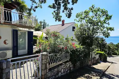 Image de Appartement de deux chambres avec la terrasse et la vue sur le mer Njivice, Krk (A-23004-a)