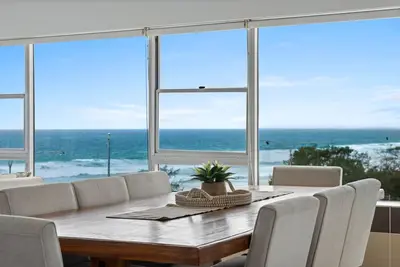 Image de Welcome to your seaside sanctuary at Pacific Plaza!