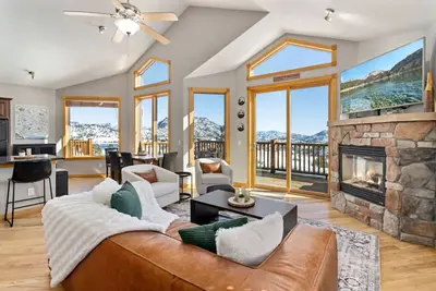 Image de Luxury Condo with 2 master suites, Mary's Lake and Mountain Views