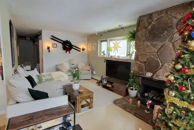 Image de Large  2br/2ba, 2 office Wfh setups by the lake