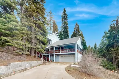 Image de Dog-friendly private cabin with pool table, jetted tub, deck, streaming, W/D, Ac