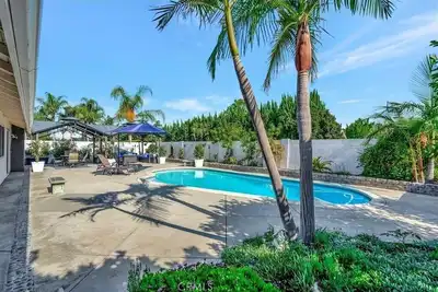 Image de Fully Furnished 4 Bedroom 3 Bathroom with Heated Pool for 3 months
