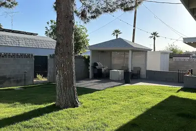 Image de Close to hiking trails, Central home, 3 bedrooms!