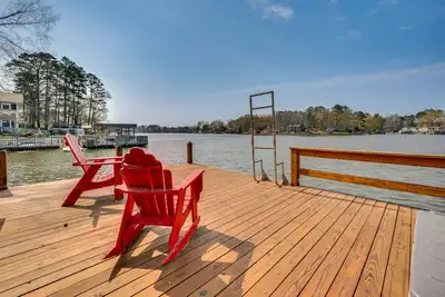 Image de Lakefront New London Home: Dock, Fire Pit + Views!