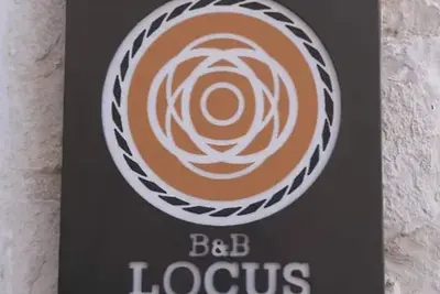 Locus Pendinelli Trani 53. La philosophie d'un B&B, les détails d'un hôtel