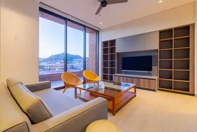 Image de Capitalia | The Elite Marina Retreat with Gym