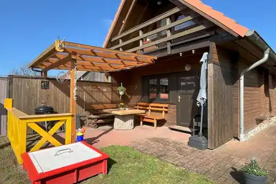 Image de Wooden vacation home Mechelsdorf near Baltic seaside resort Kühlungsborn - 3-room wooden house with