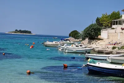 Image de Appartement ensoleillé avec grand balcon, à 3 minutes de la mer!