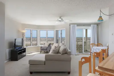 Image de Condo on the beach with private patio overlooking the ocean.