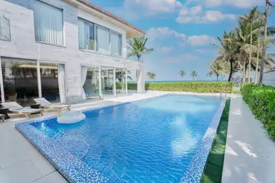 Image de Da Nang Stunning Beachfront Villa For Big Groups