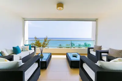 Image de Beachfront| 3 Br| Full Kitchen| FastWifi| Parking