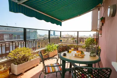 Image de Terrasse privée avec vue sur la Sagrada Familla dans un quartier calme