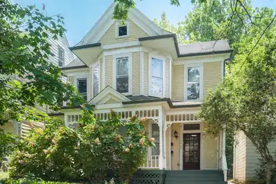 Image de Cozy & Charming Frankfort Ave Apartment Hideaway