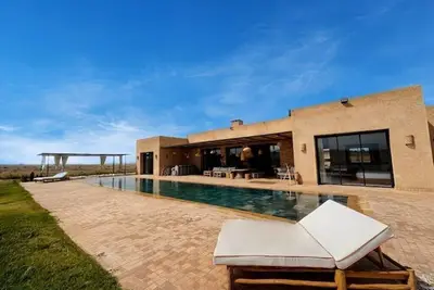 Image de Serenity Awaits: Luxurious Four-Bedroom Villa Near Marrakech Center and Airport