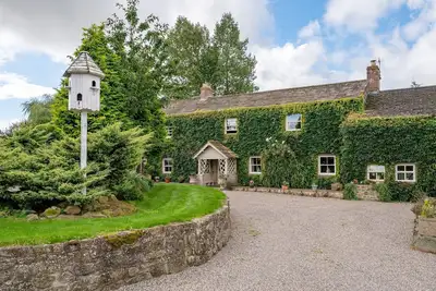 Image de Sun Hill Farmhouse - a cottage that sleeps 10 guests in 5 bedrooms