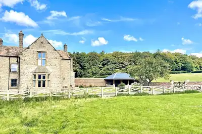 Image de Hollins Farmhouse - a house that sleeps 10 guests in 5 bedrooms