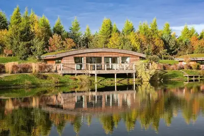 Image de Lulu -  a lodge that sleeps 6 guests  in 3 bedrooms