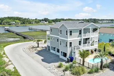 Image de 5br/4. 5 Ba House, Holden Beach, Walk to Beach, On Icw, Pool, Dock, Sleeps12