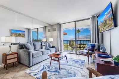 Image de Ocean Views from Lanai, Living Room & Bedroom! Oceanfront Complex!